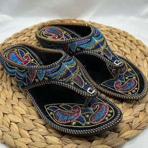 King Embroidered Black Toe Thong Molded Sole Sandals